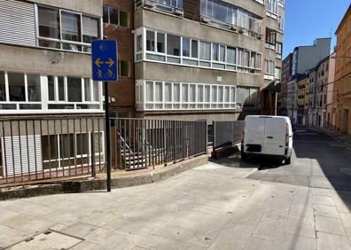 Imagen secundaria 1 - Ponferrada invierte 92.000 euros en renovar 347 señales de la ciudad