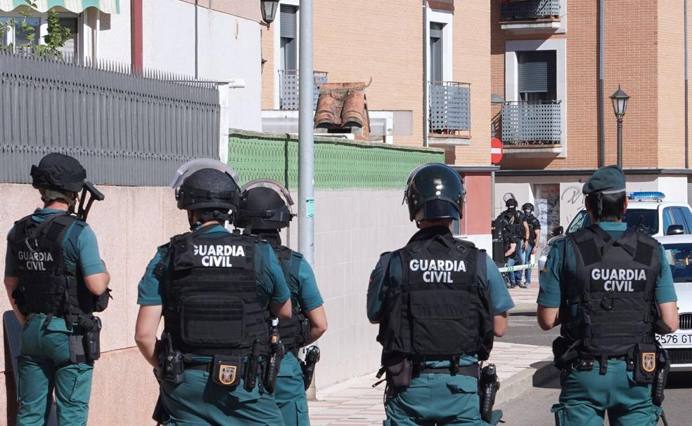 Efectivos de los Grupos de Intervención de la Guardia Civil, en el operatido desplegado en la zona. 