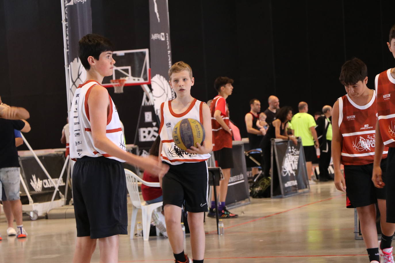 Imágenes de los encuentros del circuito 3X3 Street Basket Tour, celebrado en León. 