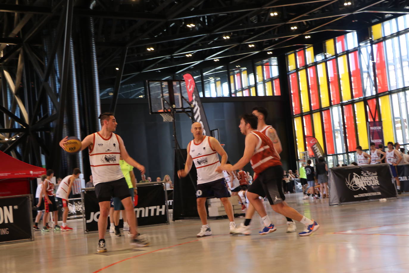 Imágenes de los encuentros del circuito 3X3 Street Basket Tour, celebrado en León. 