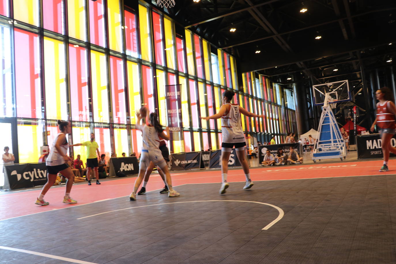 Imágenes de los encuentros del circuito 3X3 Street Basket Tour, celebrado en León. 