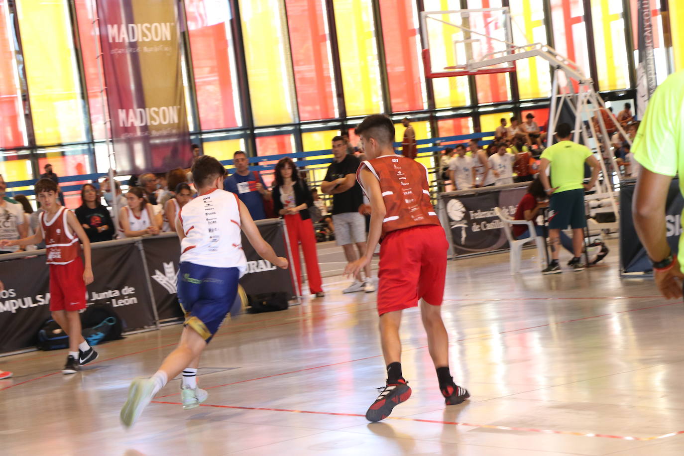 Imágenes de los encuentros del circuito 3X3 Street Basket Tour, celebrado en León. 