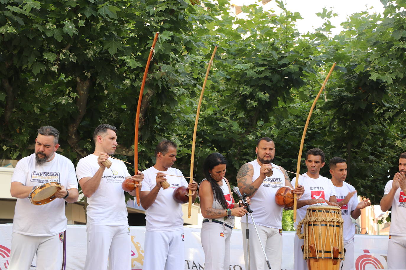 Imágenes de la sesión de Capoeira en la Plaza de las Cortes Leonesa. 