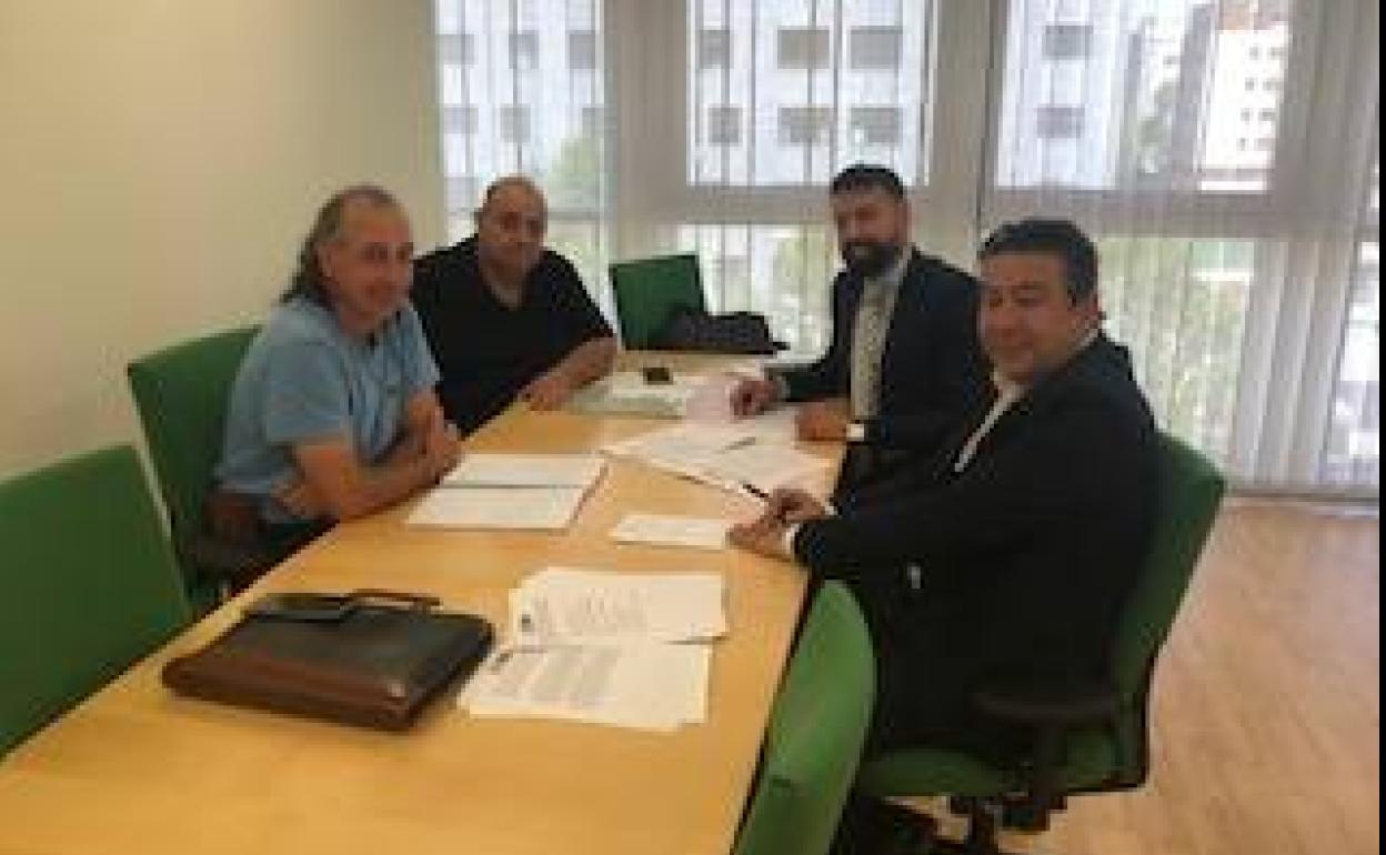 Reunión de los representantes de UCCL y UPL.