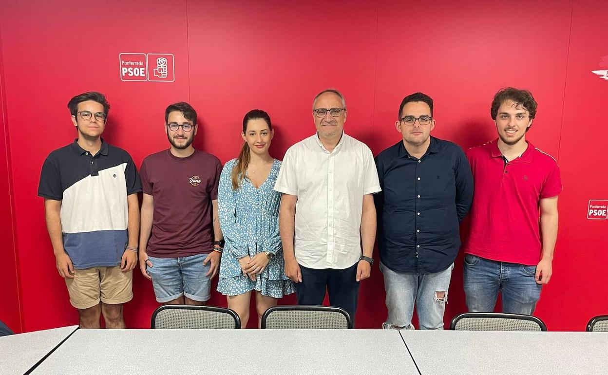 La nueva ejecutiva de Juventudes Socialistas de Ponferrada.