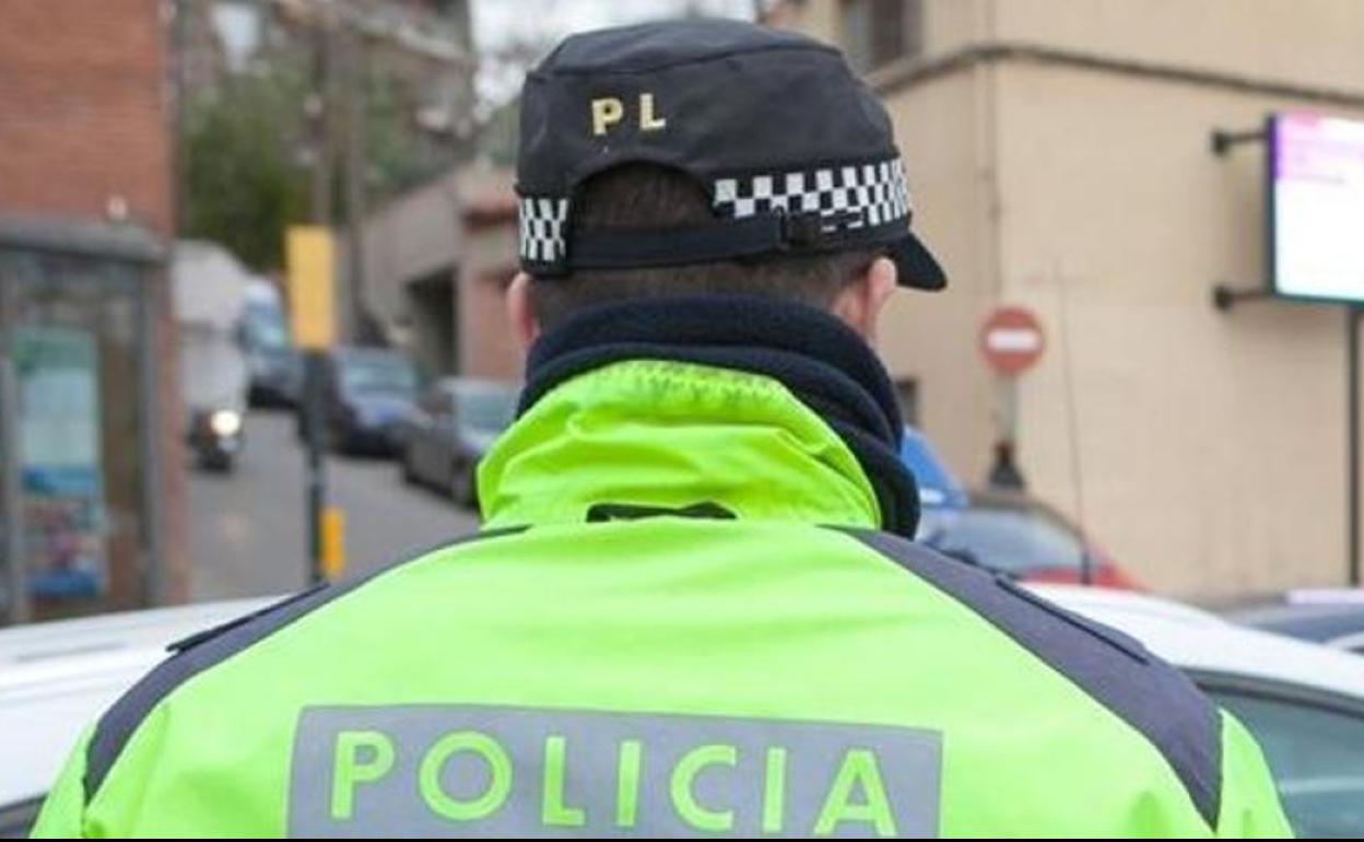 La Policía Local de Valverde sanciona a un grupo de jóvenes por hacer fuego en una barbacoa precintada