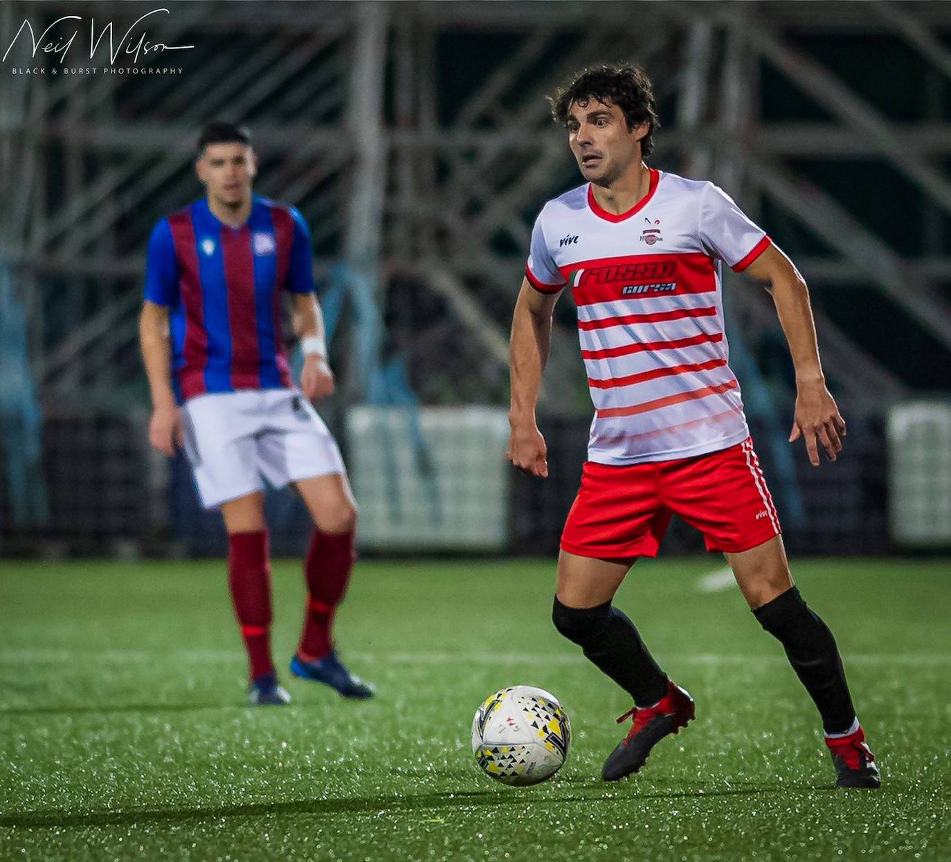 El futbolista leonés vive en Gibraltar una nueva experiencia y suma su país número 14 en su carrera.