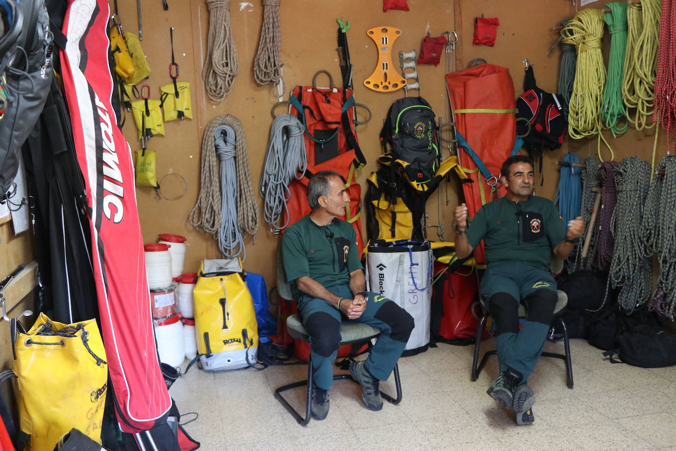 Fotos: Los GREIM Isidoro Álvarez, «Bumer» y Ovidio Abad expertos con más de 30 años en el rescate de montaña