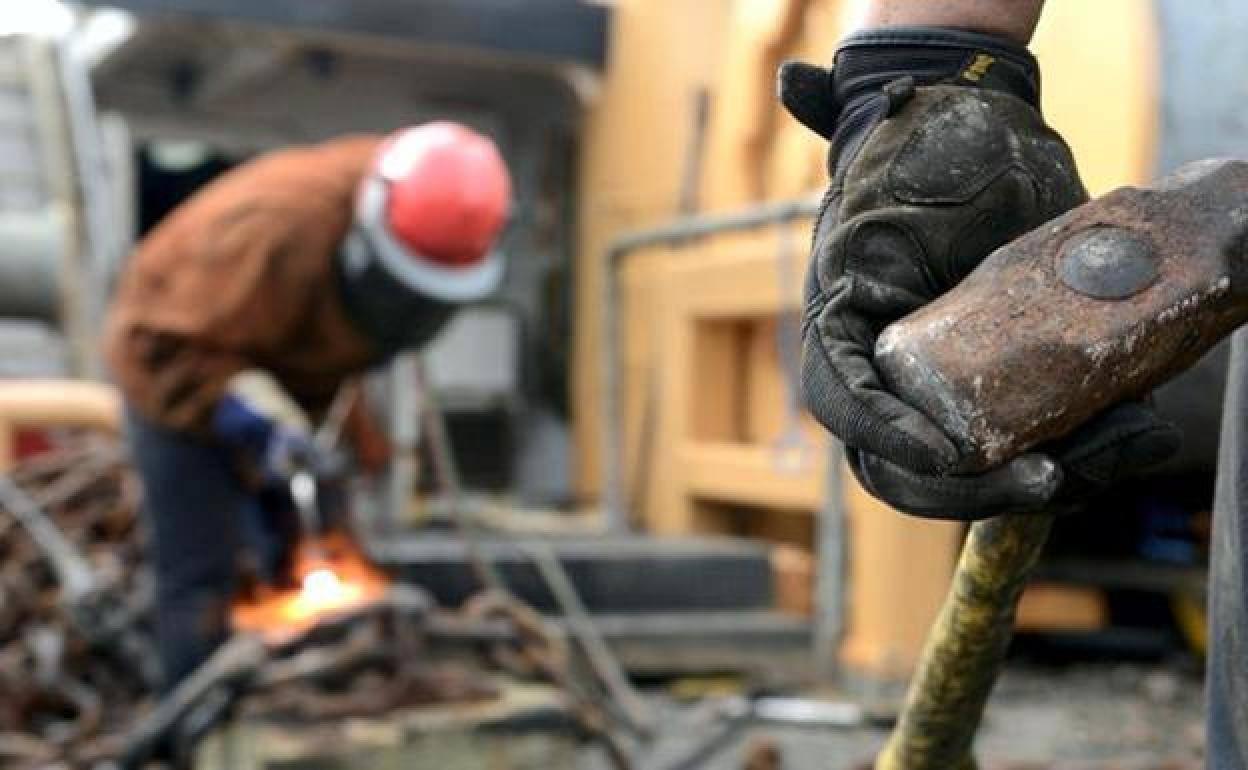 Dos trabajadores de la construcción