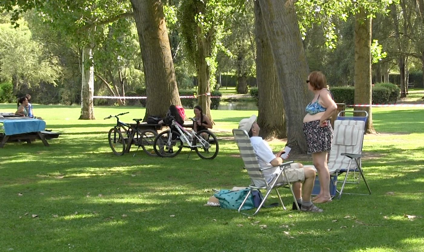 La Candamia, un espacio natural de uso abierto al público que ofrece 470.000 metros cuadrados de superficie, se convierte en una refrescante isla en las jornadas de calor más intenso en este mes de julio. 