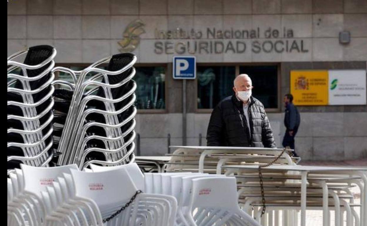 Una terraza de bar recogida.