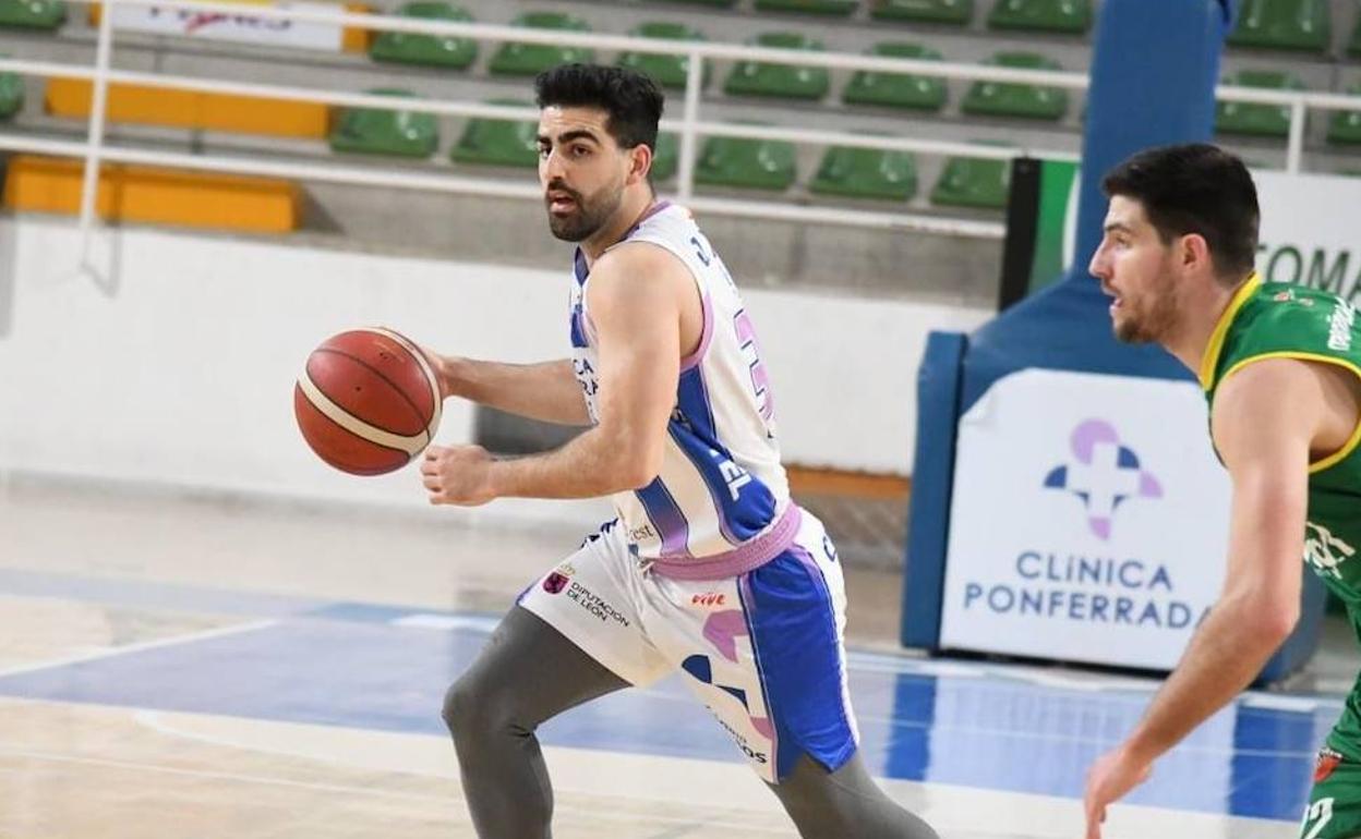 Jorge Martínez, en un partido con el club berciano