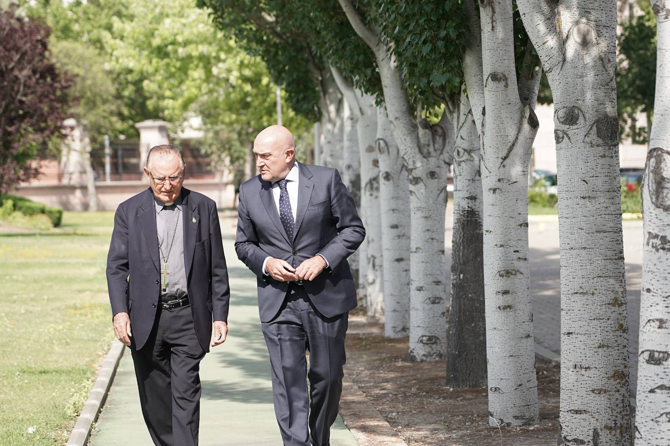 Fotos: Entrega la medalla el Mérito Profesional de Castilla y León al obispo y misionero Nicolás Castellanos