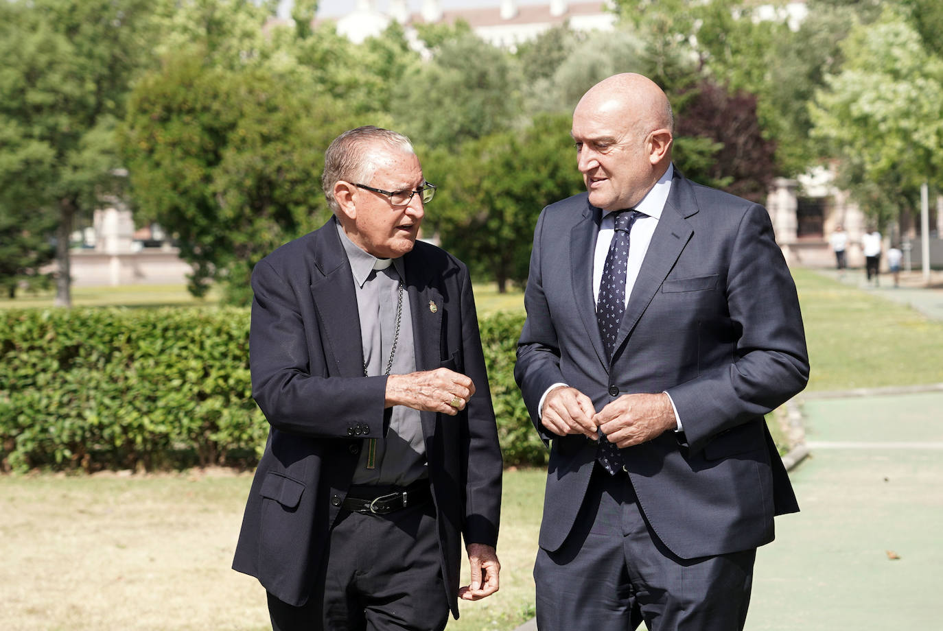 Fotos: Entrega la medalla el Mérito Profesional de Castilla y León al obispo y misionero Nicolás Castellanos