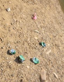 Imagen secundaria 2 - Denuncian la basura que se acumula en el Torío debido a los baños con la ola de calor