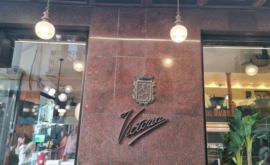 Exterior de la Cafetería Victoria en la Calle Ancha de León