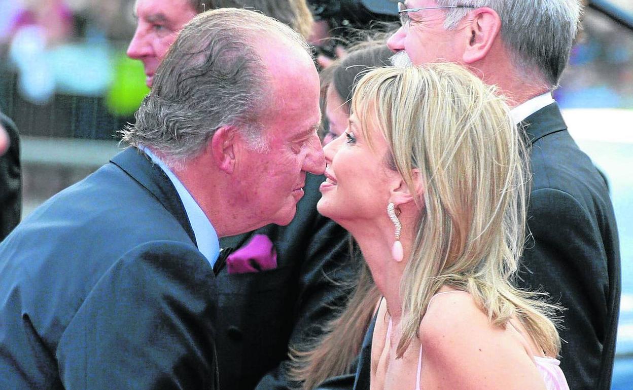 La examante de Juan Carlos le acusa de acoso repetido y de daños y perjuicios desde 2012 cuando era rey.