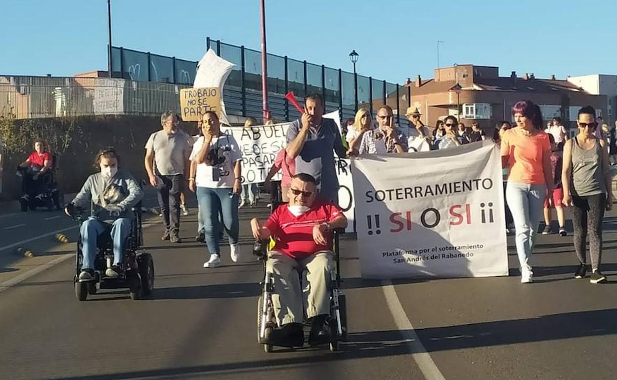 Marcha de la Plataforma por el Soterrramiento de Sa Andrés de Rabanedo.