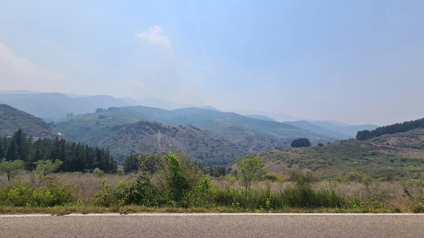 Operativo de extinción de incendios en los Montes de Valdueza. 