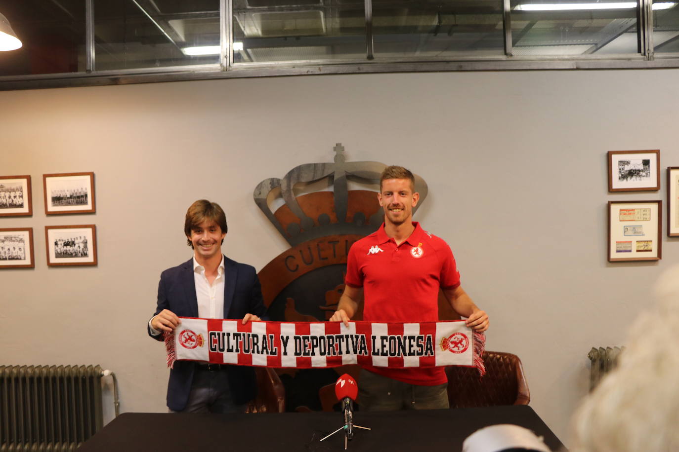 Presentación de Tarsi Aguado, como nuevo jugador de la Cultural Leonesa. 