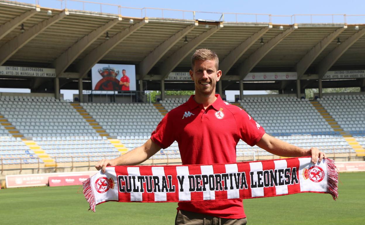 Presentación de Tarsi Aguado, como nuevo jugador de la Cultural Leonesa. 