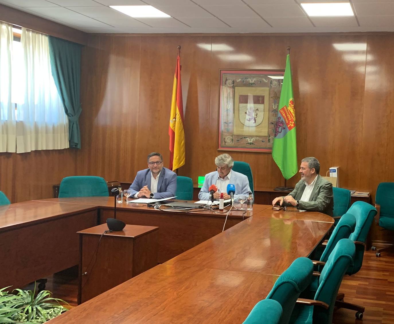 Manuel Ángel Fernández y Juan Francisco García Marín, momentos antes de la firma del convenio. 