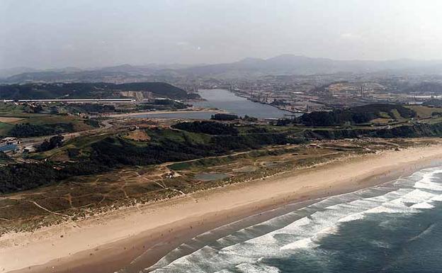 Playa de Xagó, en el concejo de Gozón, Asturias.