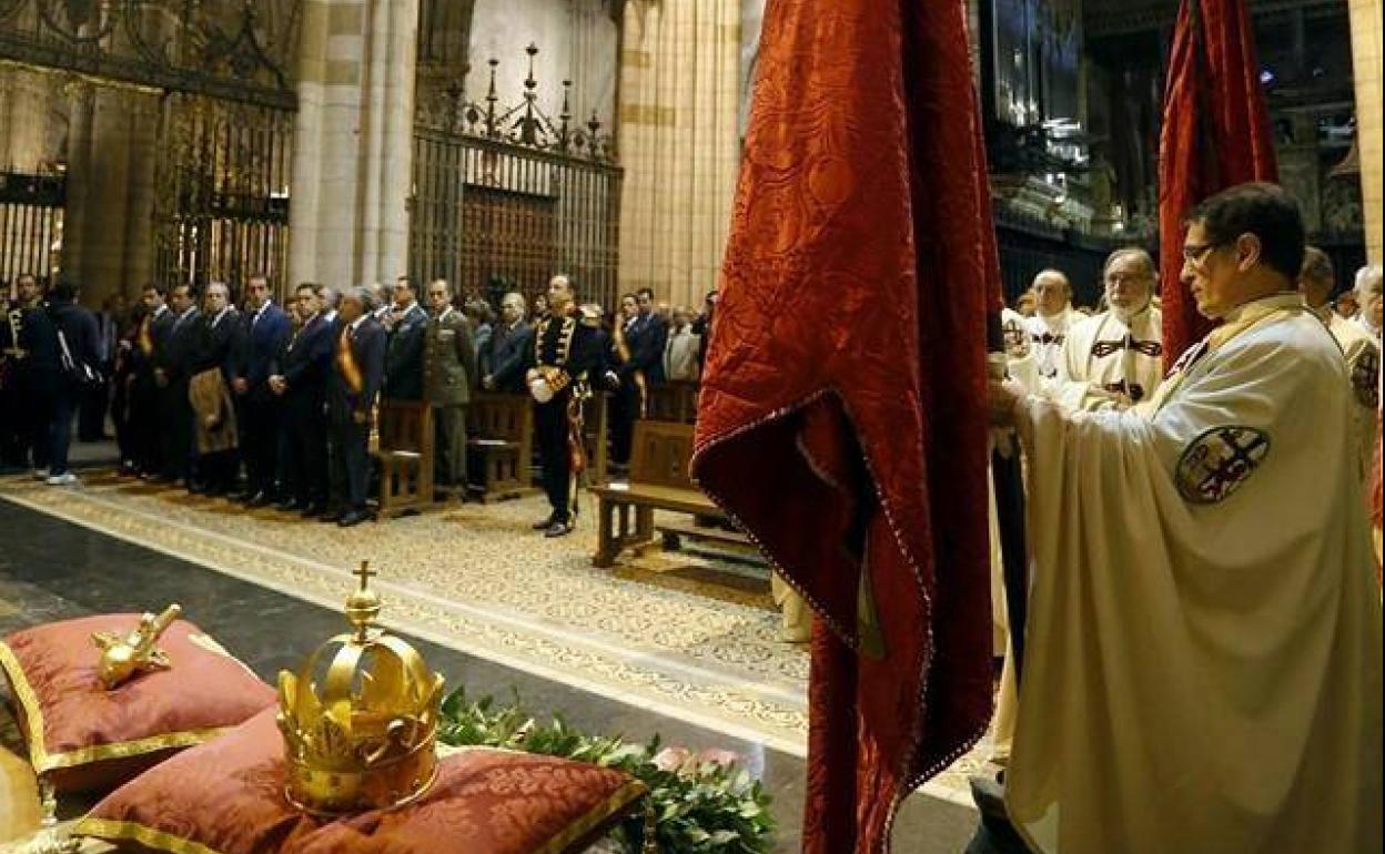 Imagen de un acto ceremonial de la Muy Ilustre, Real e Imperial Orden y Cofradía del Milagroso Pendón de San Isidoro.