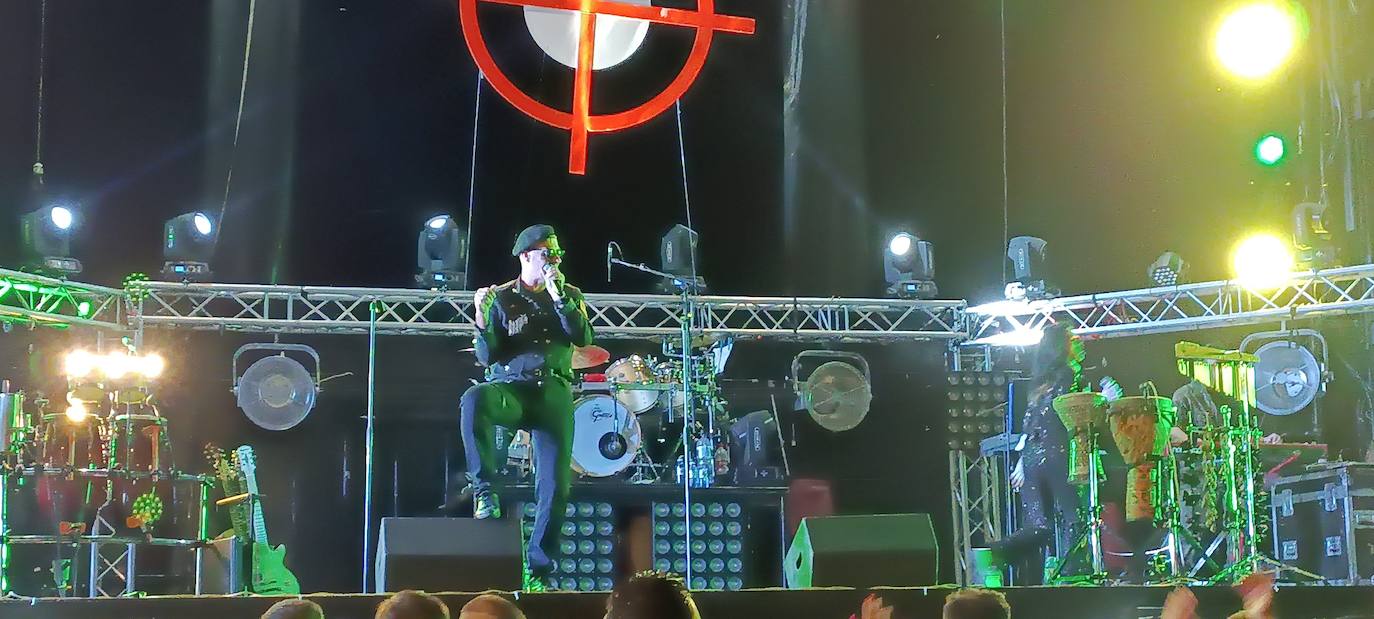 'Amistades Peligrosas' puso el gran broche a las fiestas patronales de Cármenes, que han regresado tras dos años de parón por la pandemia