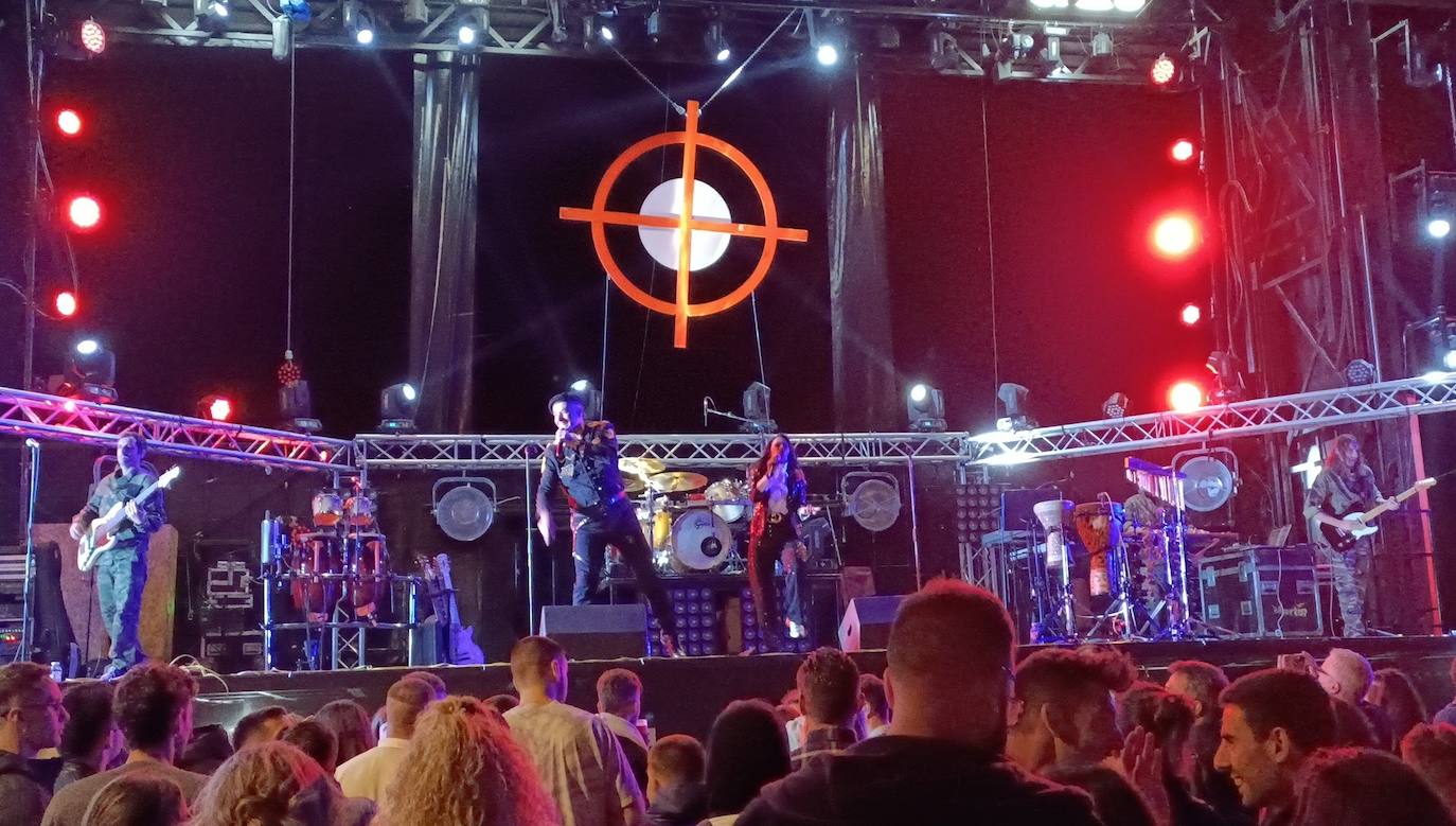 'Amistades Peligrosas' puso el gran broche a las fiestas patronales de Cármenes, que han regresado tras dos años de parón por la pandemia