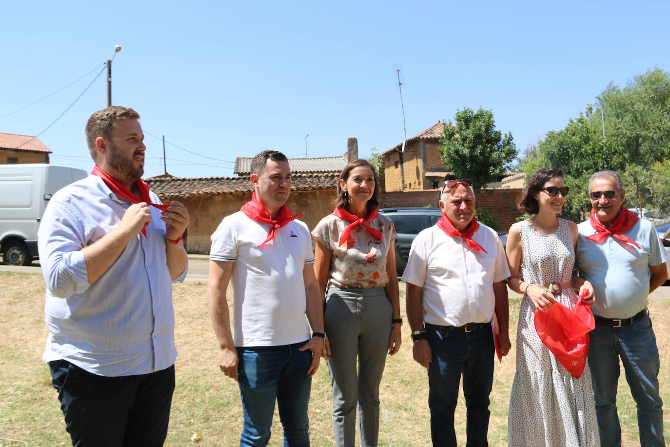 Fiesta de la Rosa en Calzadilla de los Hermanillos con presencia de la ministra de Industria, Comercio y Turismo, Reyes Maroto.