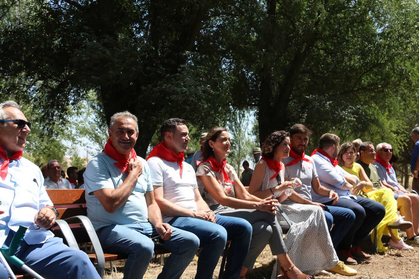 Fiesta de la Rosa en Calzadilla de los Hermanillos con presencia de la ministra de Industria, Comercio y Turismo, Reyes Maroto.