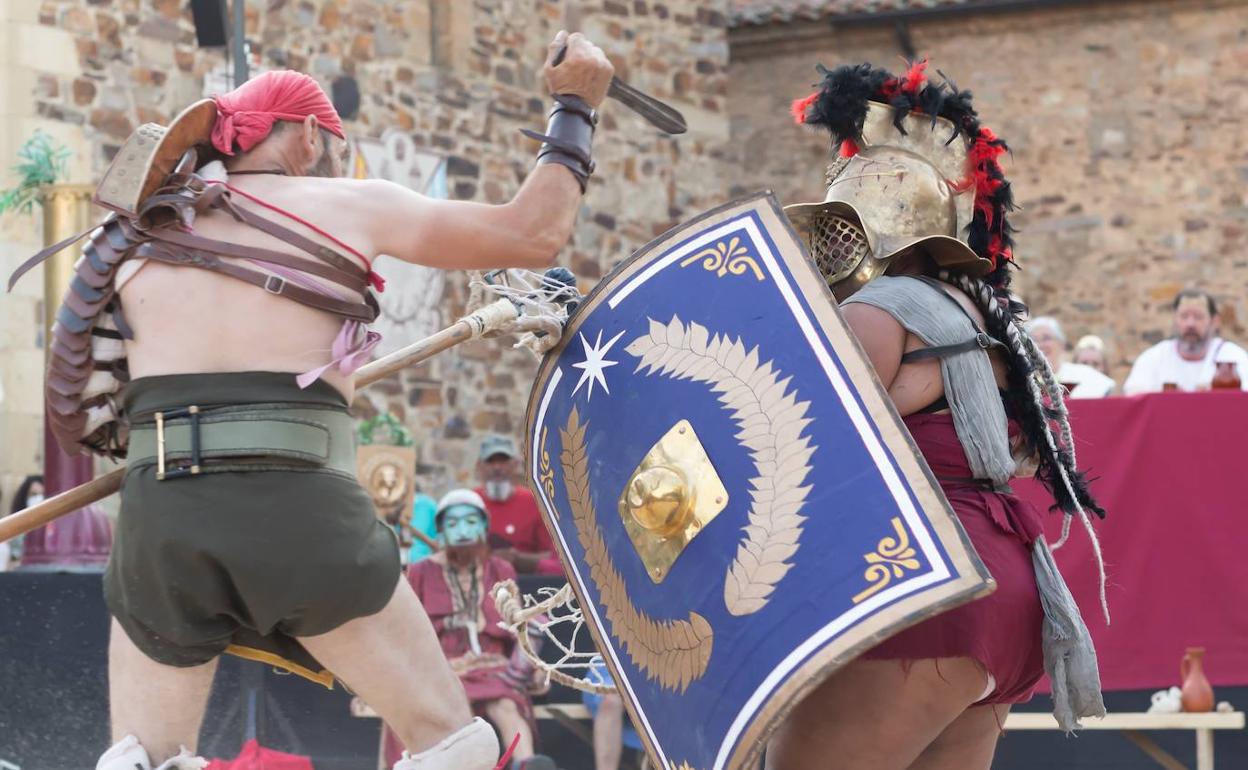 Las luchas de la VIII Gran Munera Gladiatora dieron mucho colorido y acción a Astorga.