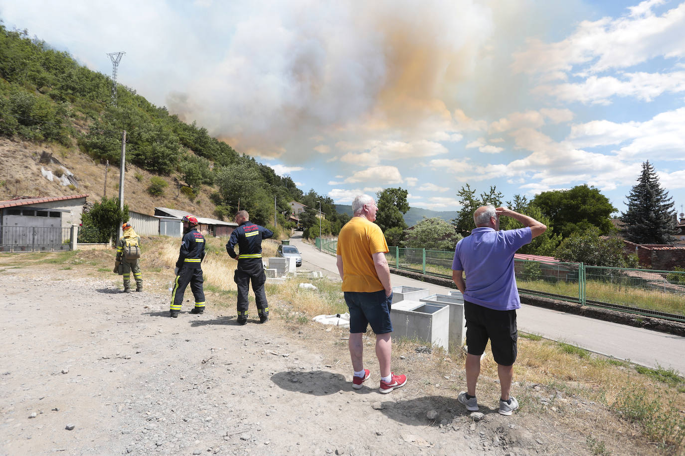 Incendio en el barrio de la Estación de Matallana de Torío