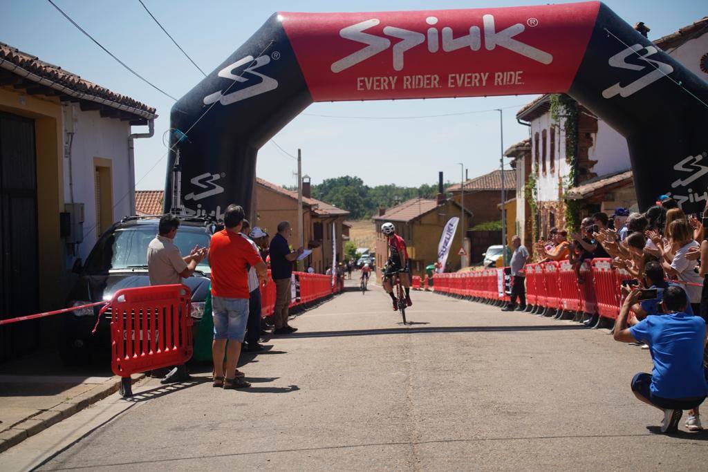 Imágenes del trofeo de ciclismo desarrollado en la localidad de Garrafe de Torío.