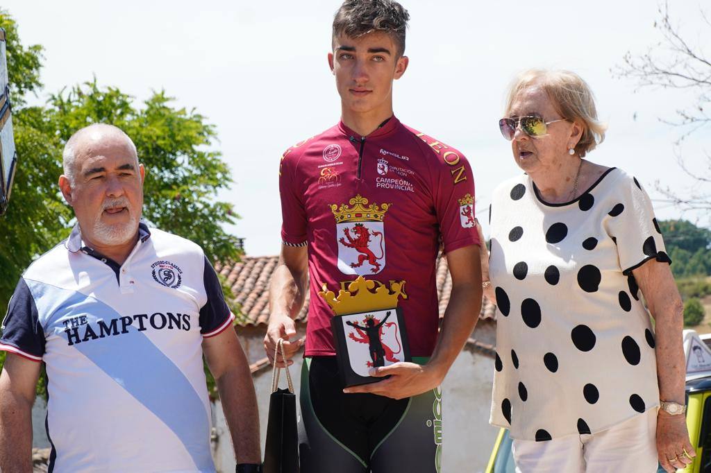 Imágenes del trofeo de ciclismo desarrollado en la localidad de Garrafe de Torío.