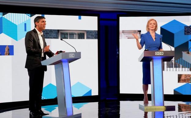 La economía y la política fiscal centran el debate entre los candidatos a sustituir a Johnson 