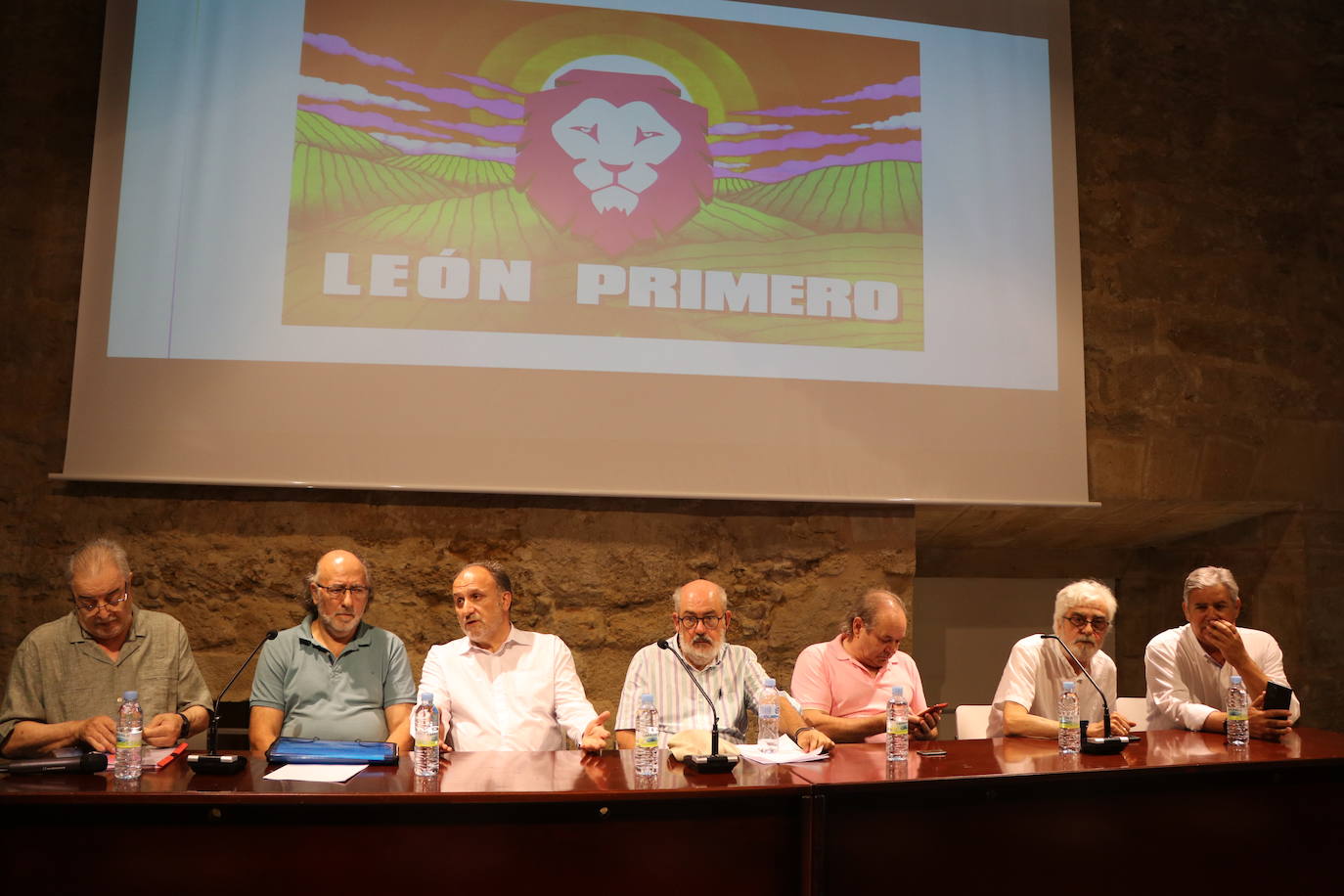 Presentación de la plataforma 'León Primero'.