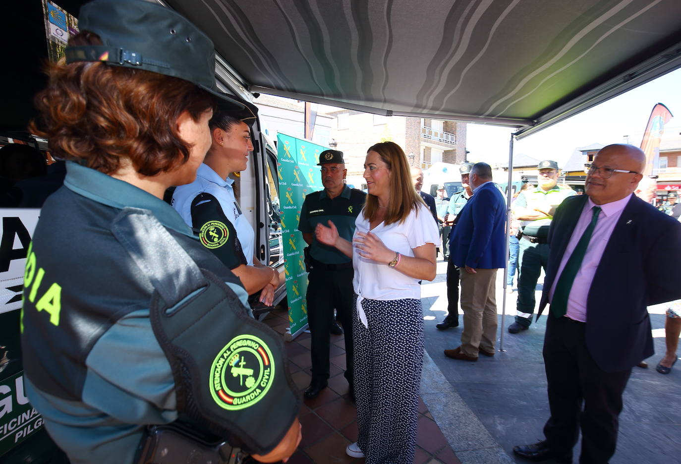 La delegada del Gobierno en Castilla y León, Virginia Barcones, durante la presentación en Camponaraya (León), de los medios activados por la Guardia Civil en 2022 para la seguridad del Camino de Santiago y la campaña 'No camines sola'