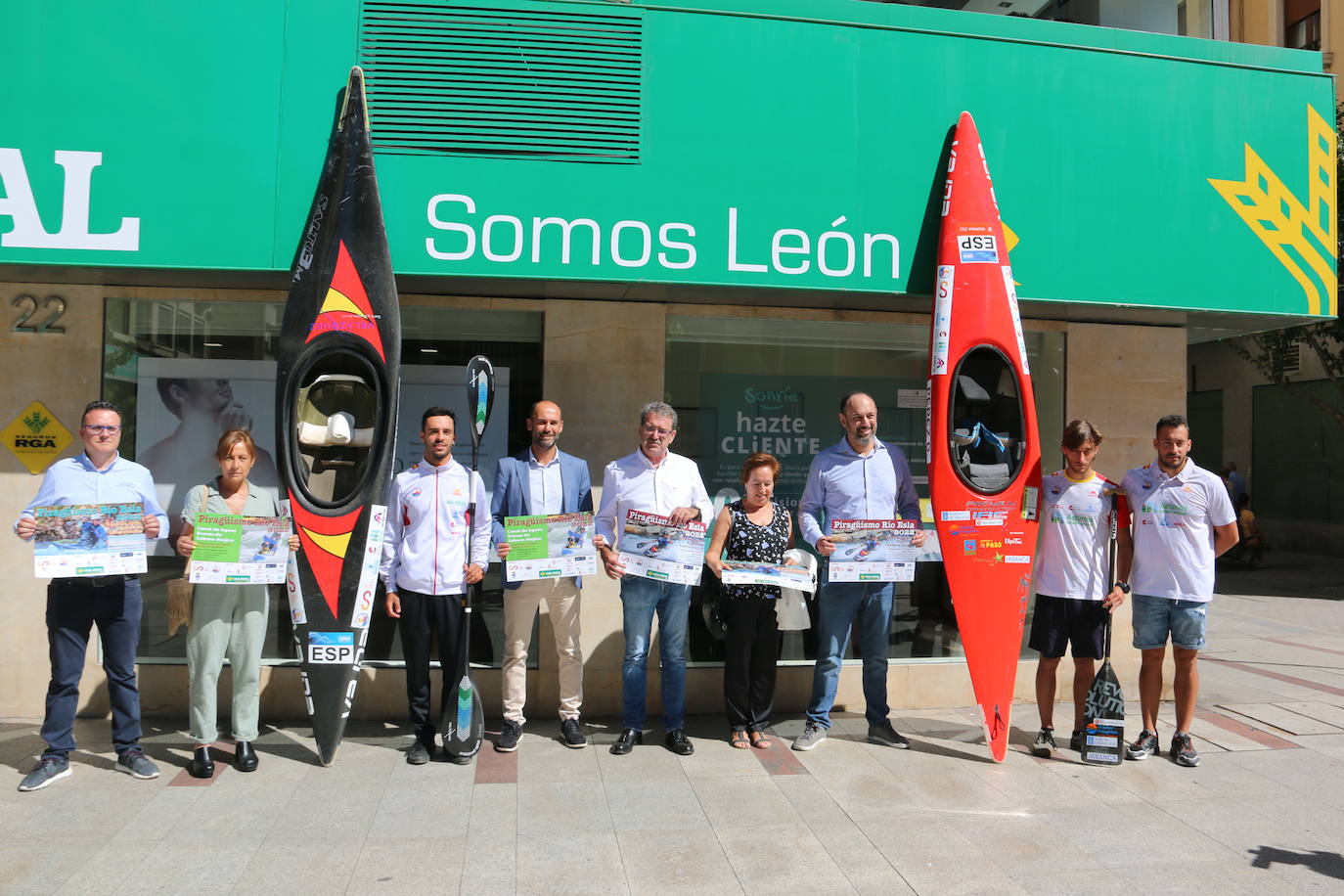 Presentación del Campeonato de España de Piragüismo en el Río Esla en la sede de Caja Rural en León