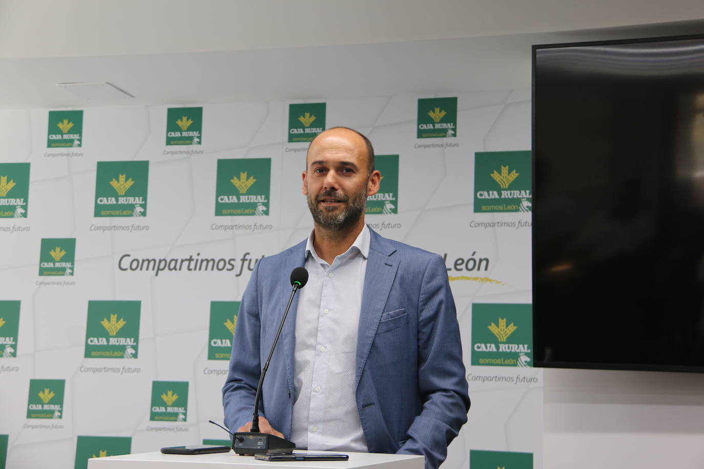 Presentación del Campeonato de España de Piragüismo en el Río Esla en la sede de Caja Rural en León