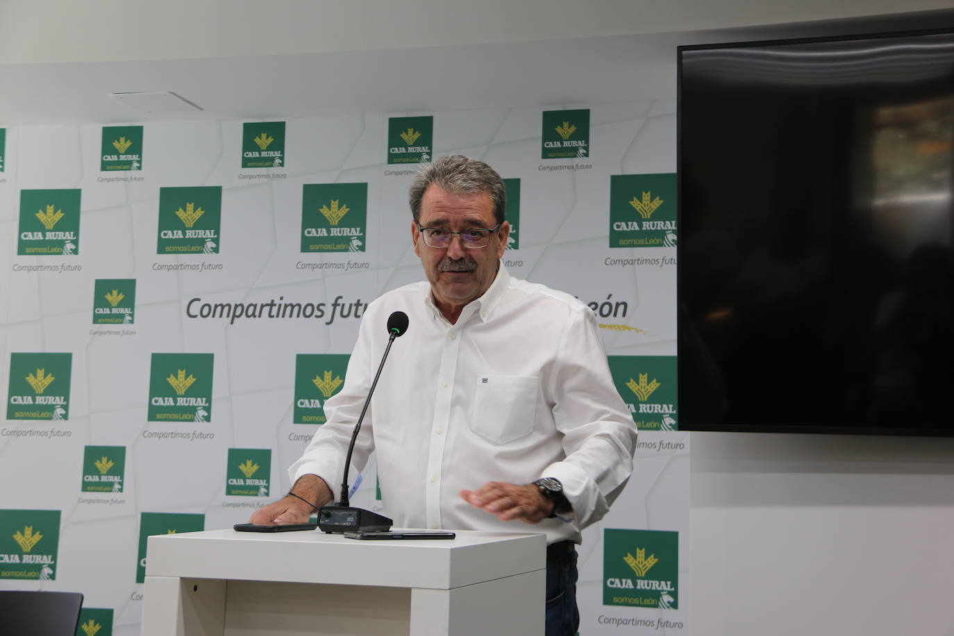 Presentación del Campeonato de España de Piragüismo en el Río Esla en la sede de Caja Rural en León