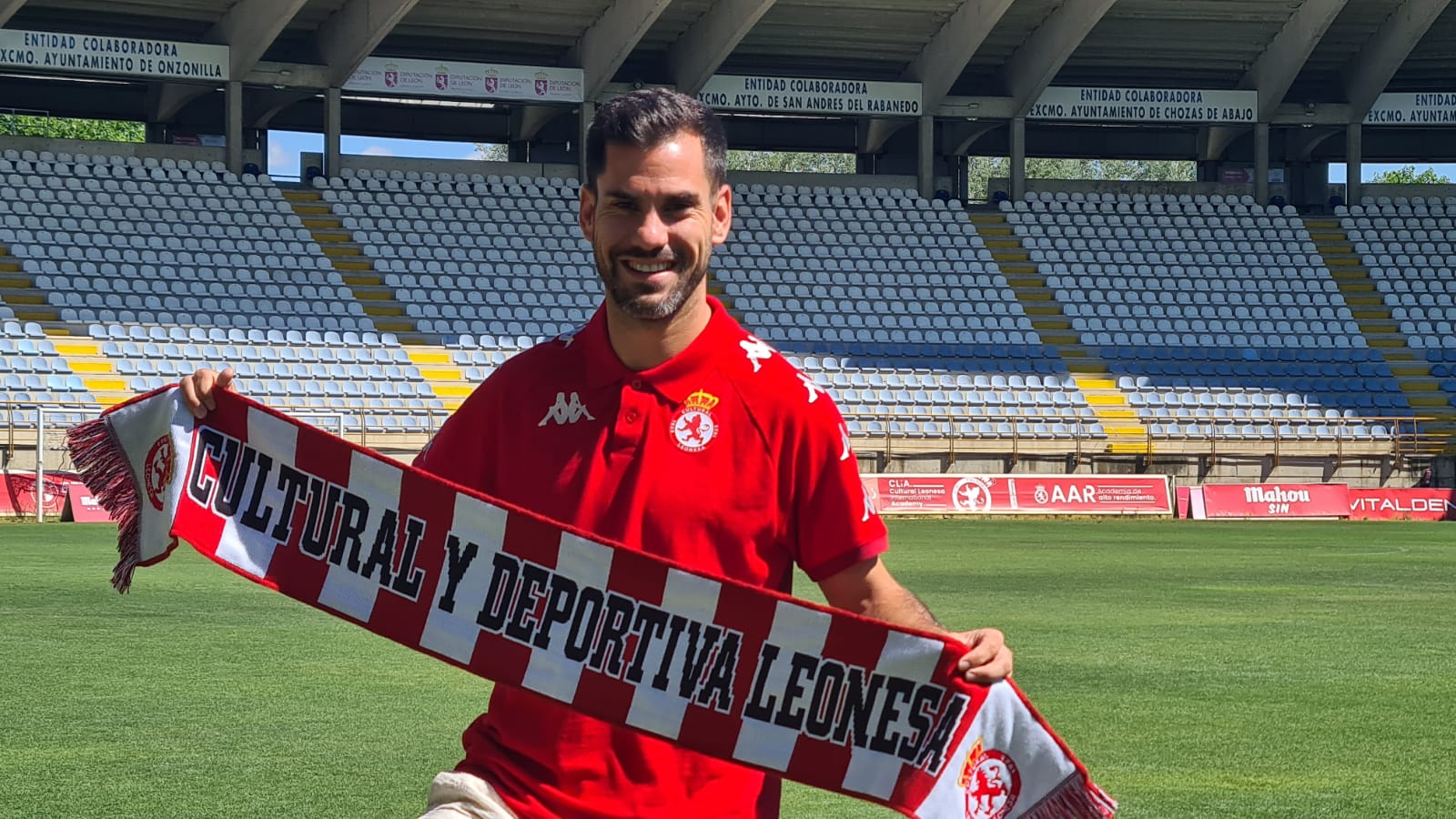 Fotos: Presentación de Saúl González en el Reino de León