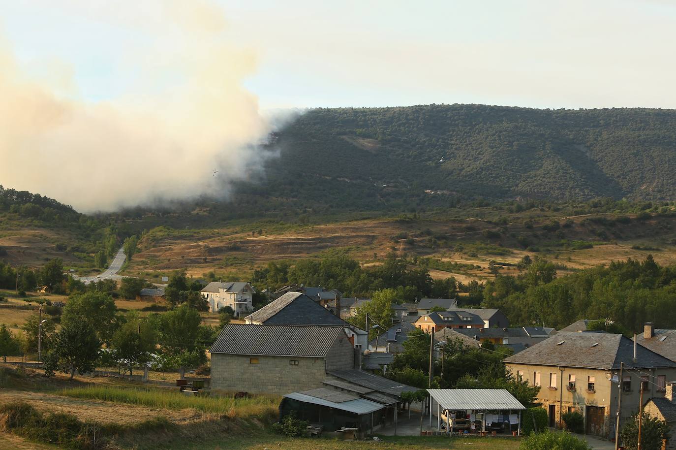 Fotos: Incendio forestal en Fabero 