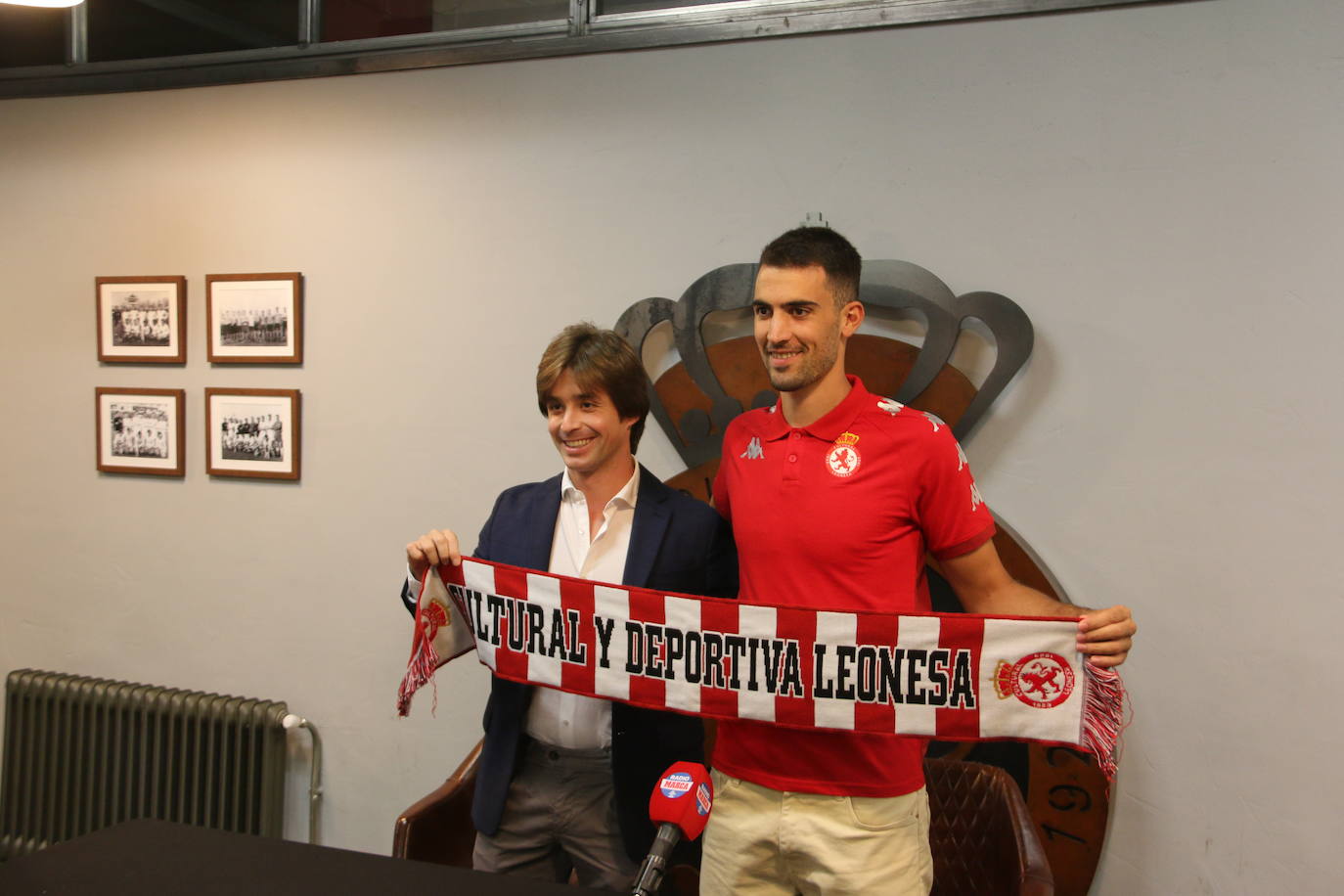 Presentación de Claudio Medina como nuevo jugador de la Cultural y Deportiva Leonesa. 