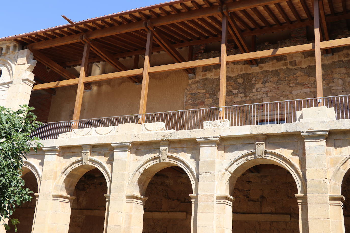 Finalizan las obras de restauración del Monasterio de Sandoval. 