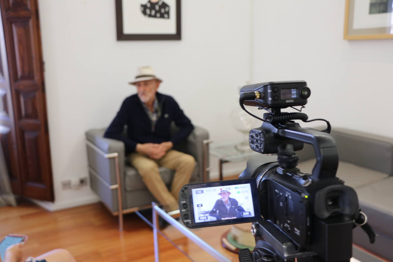 Matías Llorente, en su despacho en la Diputación de León, durante la entrevista con leonoticias. 