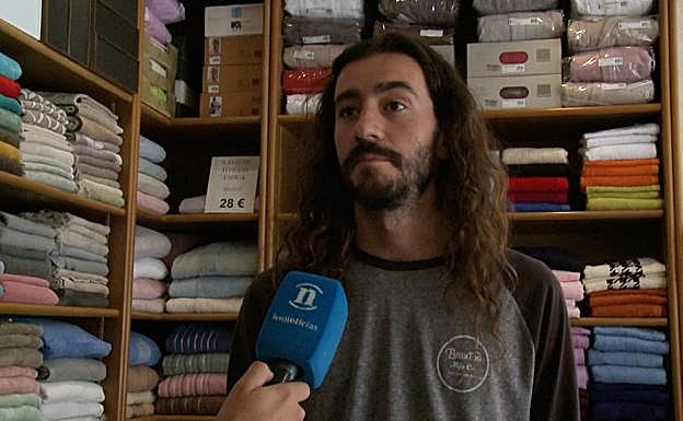 Un comerciante de León da su opinión sobre las nuevas medidas energéticas impuestas por el Gobierno. 