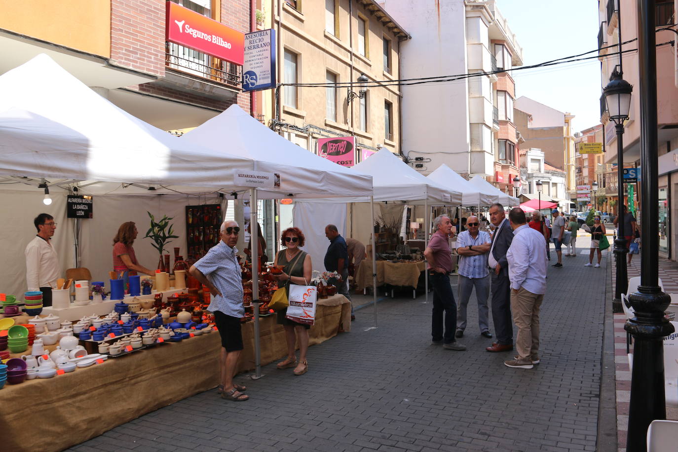 Imágenes de la XXXVI Feria Internacional de la Cerámica y la Alfarería de La Bañeza.