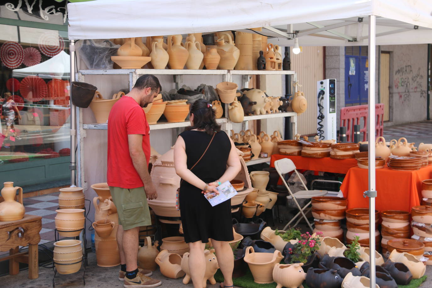 Imágenes de la XXXVI Feria Internacional de la Cerámica y la Alfarería de La Bañeza.